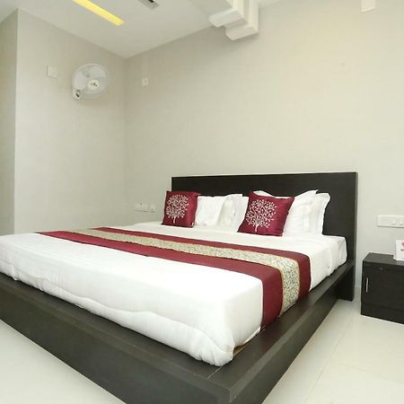 Oyo 12978 Igloo Residency Hotel Витири Екстериор снимка