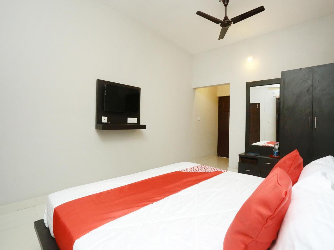 Oyo 12978 Igloo Residency Hotel Витири Екстериор снимка