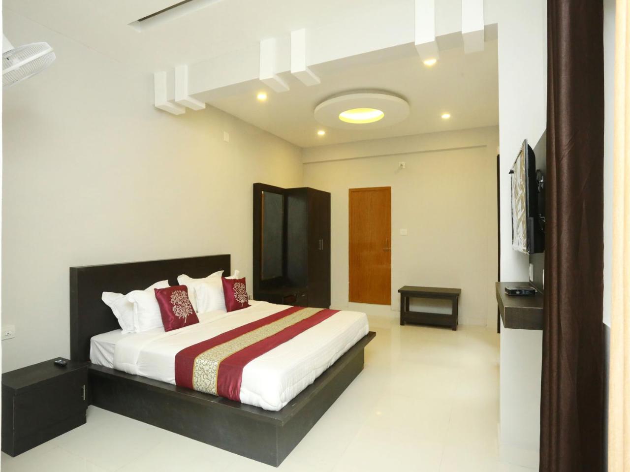 Oyo 12978 Igloo Residency Hotel Витири Екстериор снимка