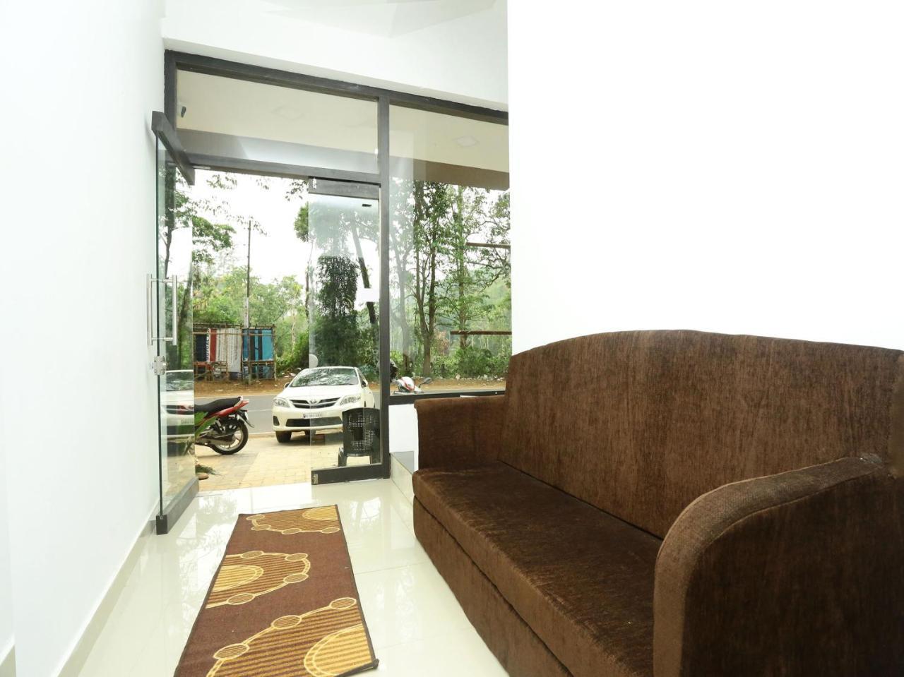 Oyo 12978 Igloo Residency Hotel Витири Екстериор снимка