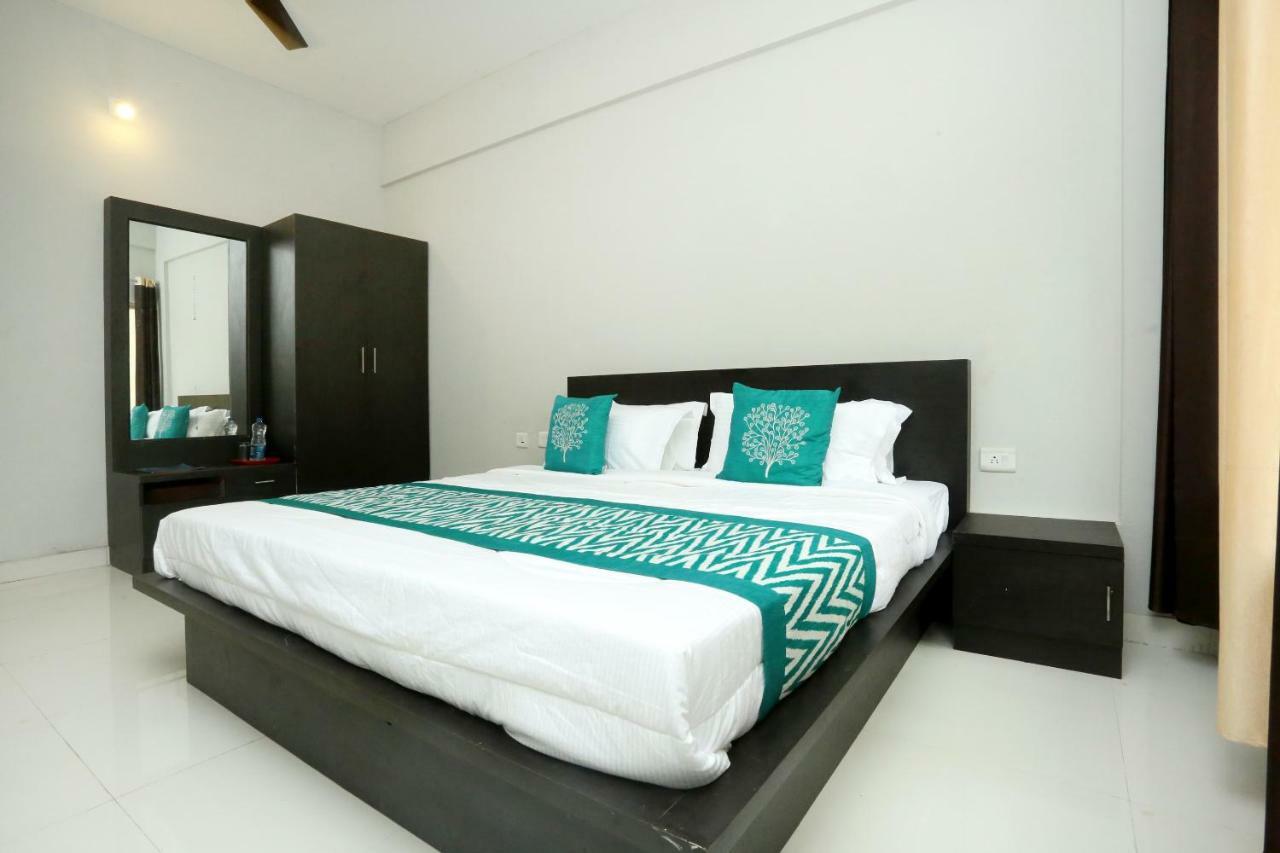 Oyo 12978 Igloo Residency Hotel Витири Екстериор снимка